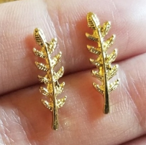 NWOT Gold Feather / Firn Studs - Picture 3 of 7
